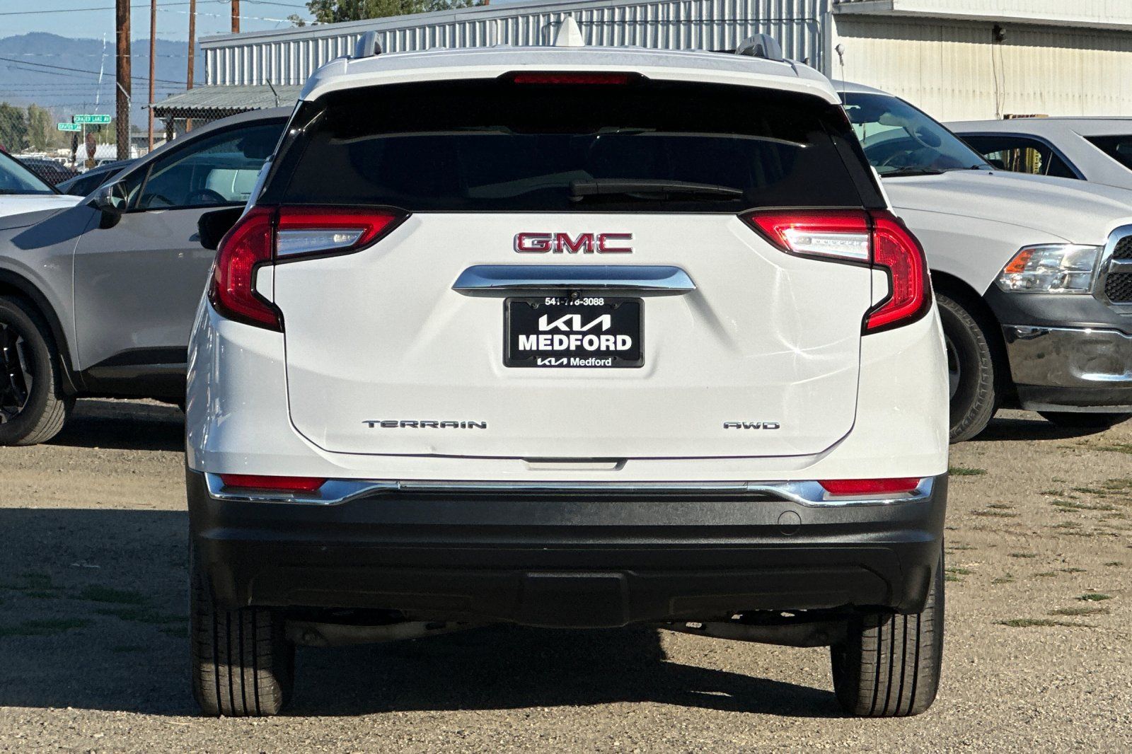 Used 2024 GMC Terrain SLT AWD/4WD image 5