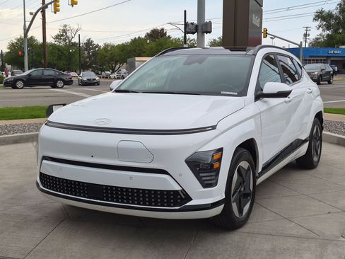 Certified 2024 Hyundai Kona Limited FWD image 10