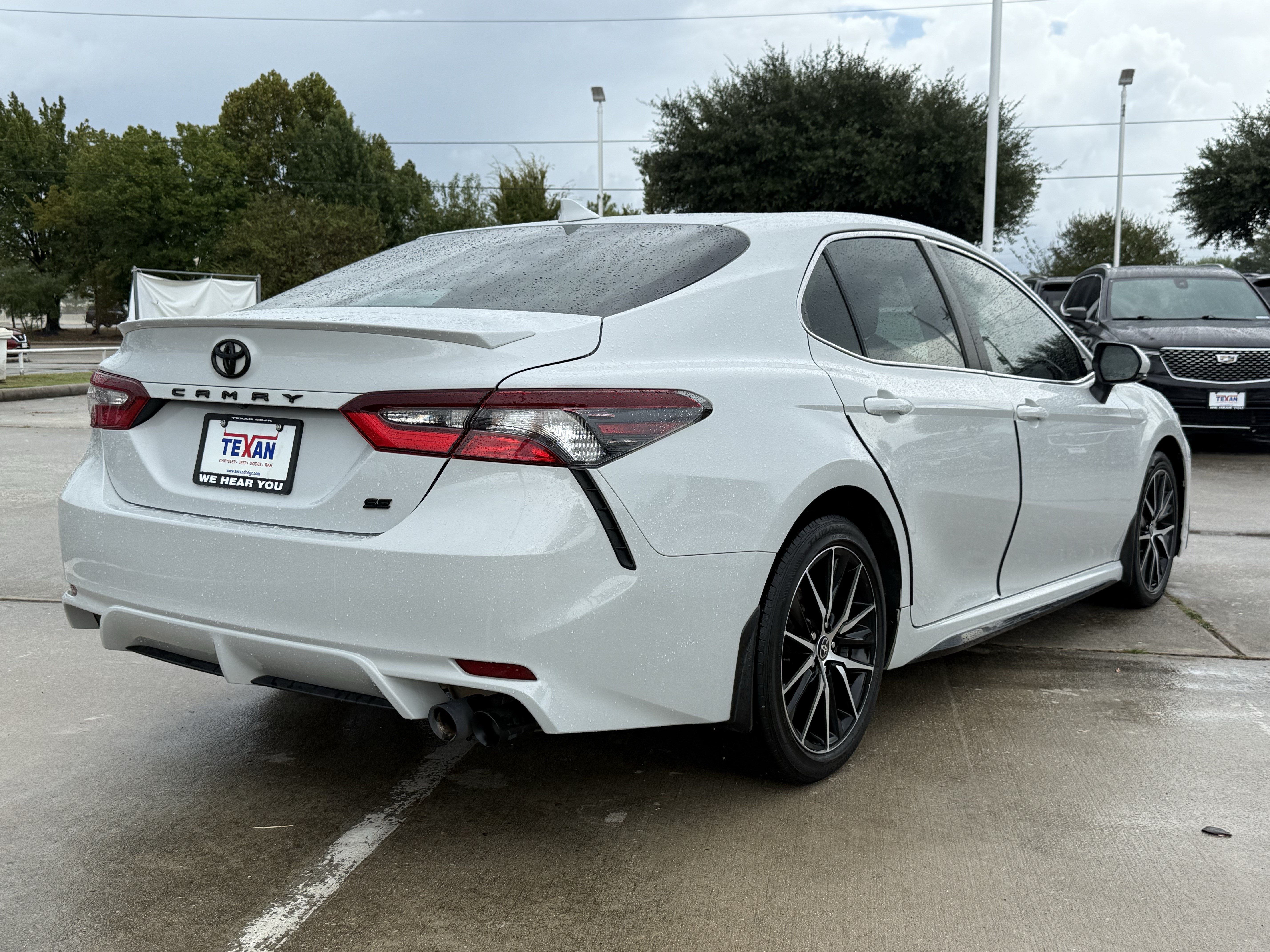 Used 2023 Toyota Camry SE FWD image 5