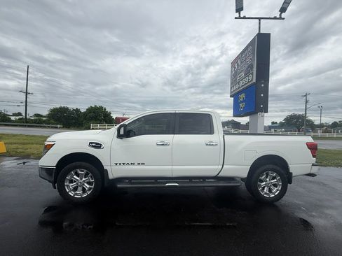 Used 2018 Nissan Titan SV w/ SV Convenience Package AWD/4WD image 7