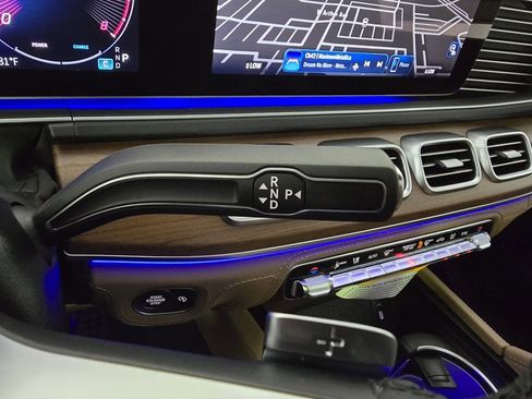 New 2026 Mercedes-Benz GLS 580 4MATIC image 25