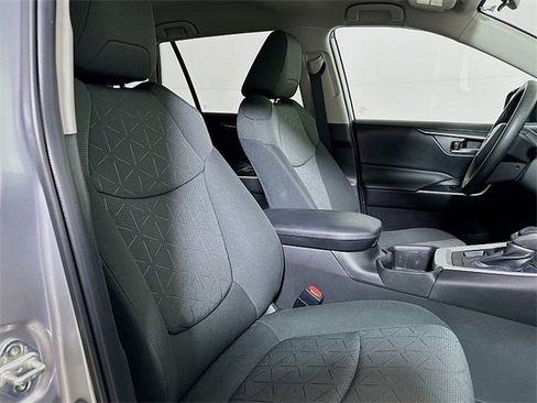 Used 2022 Toyota RAV4 XLE image 25