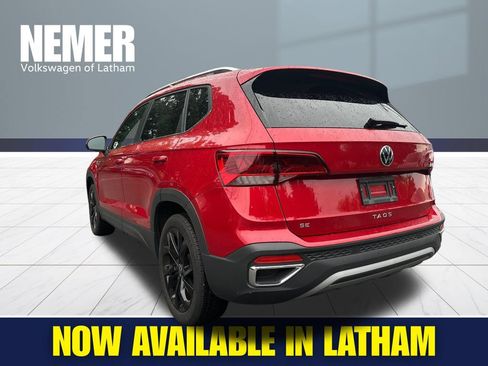 Certified 2023 Volkswagen Taos SE w/ Panoramic Sunroof Package FWD image 2