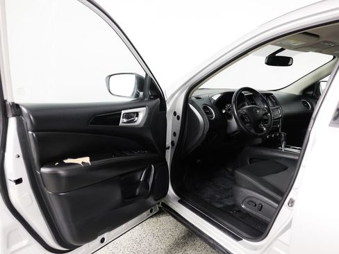 Used 2019 Nissan Pathfinder SV FWD image 21