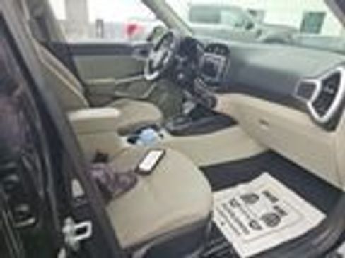 Used 2023 Kia Soul LX FWD image 5