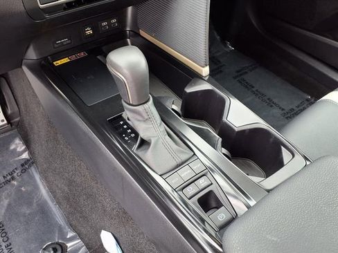 Used 2025 Toyota Camry SE image 18