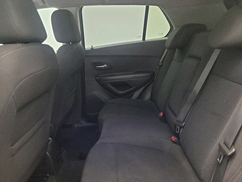 Used 2022 Chevrolet Trax LS w/ Tint and Cruise Package AWD/4WD image 18