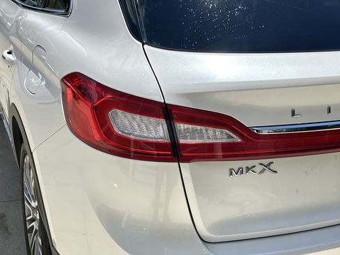 Used 2016 Lincoln MKX Reserve w/ Technology Package AWD/4WD image 12