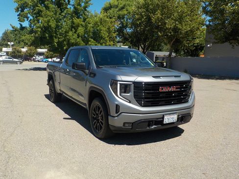 Used 2025 GMC Sierra 1500 Elevation w/ Preferred Package AWD/4WD image 3