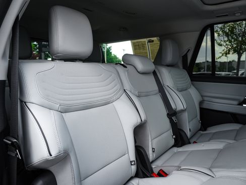 Used 2026 Ford Expedition Max Platinum w/ Platinum Ultimate Package AWD/4WD image 34