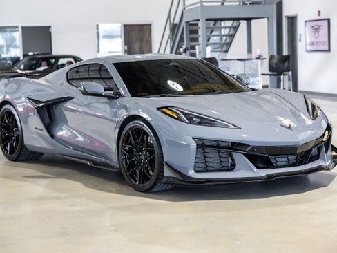 Used 2024 Chevrolet Corvette Z06 RWD image 8