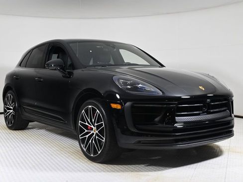 Certified 2023 Porsche Macan S image 9