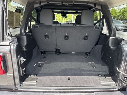 Used 2025 Jeep Wrangler Unlimited Sahara AWD/4WD image 29