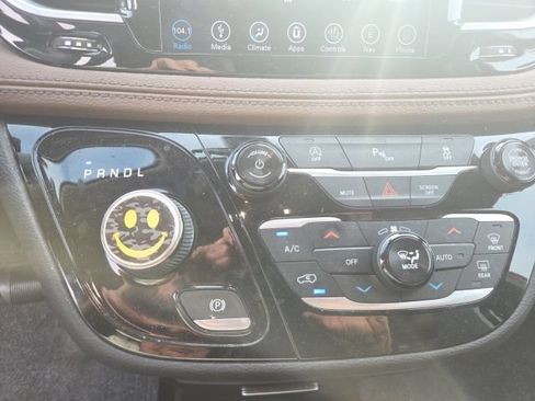 Used 2018 Chrysler Pacifica Limited FWD image 7