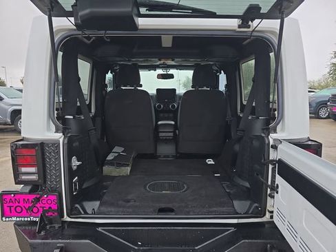 Used 2016 Jeep Wrangler Sahara w/ Connectivity Group image 11