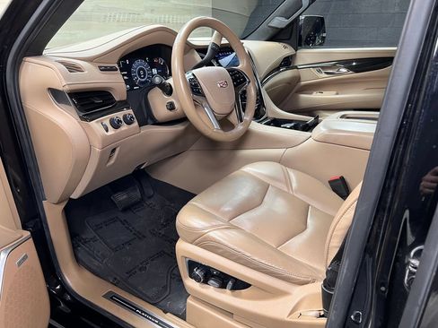 Used 2020 Cadillac Escalade Platinum AWD/4WD image 28