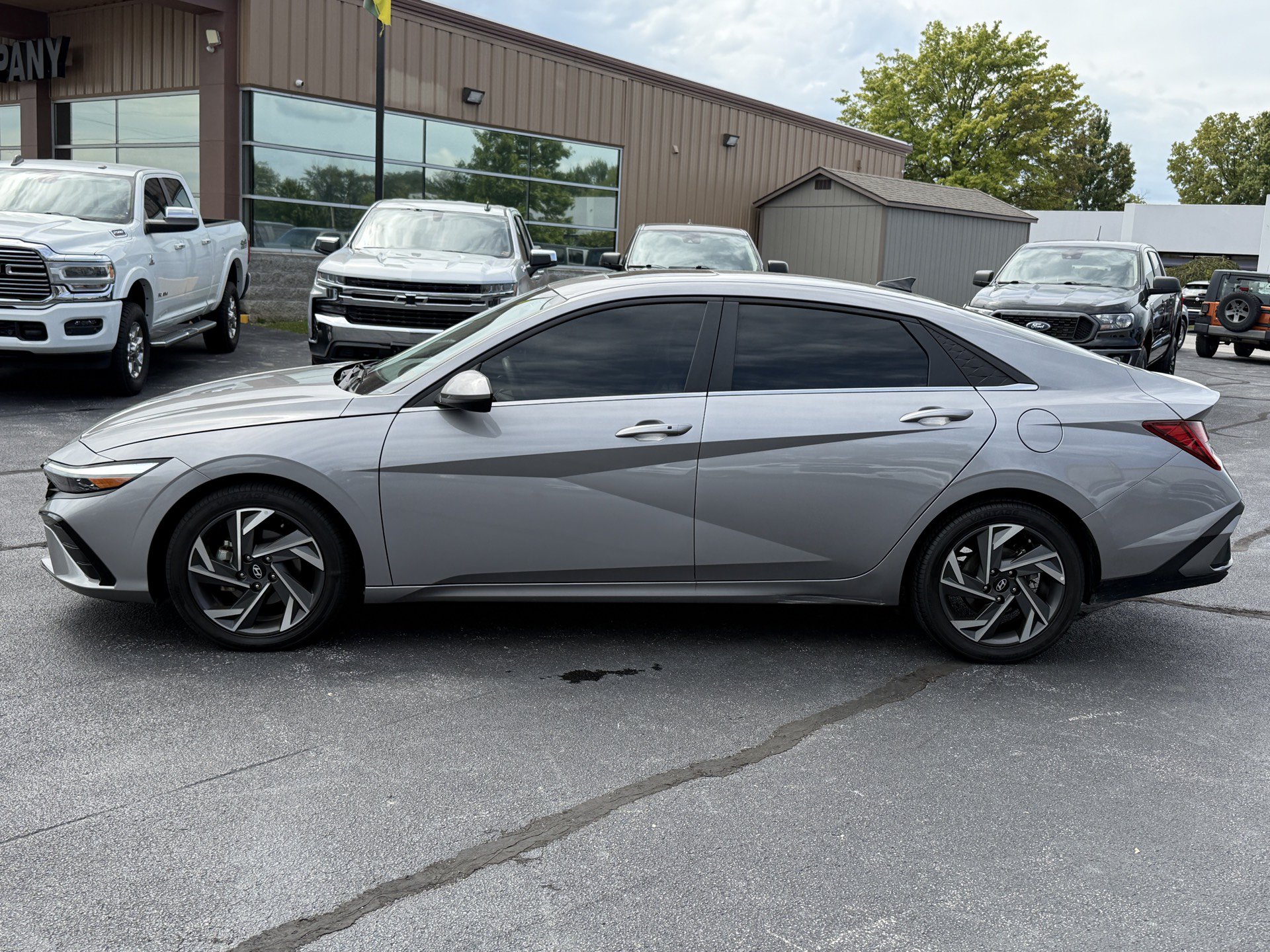 Used 2025 Hyundai Elantra SEL FWD image 5