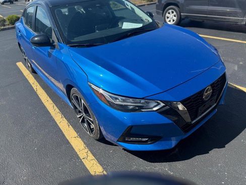 Used 2023 Nissan Sentra SR w/ Electronics Package FWD image 2