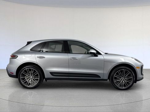 Certified 2025 Porsche Macan image 9