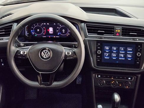 Used 2020 Volkswagen Tiguan SEL AWD/4WD image 28