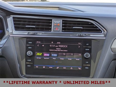 Used 2023 Volkswagen Tiguan SE image 19