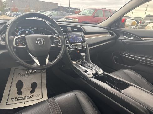 Used 2019 Honda Civic Touring image 10