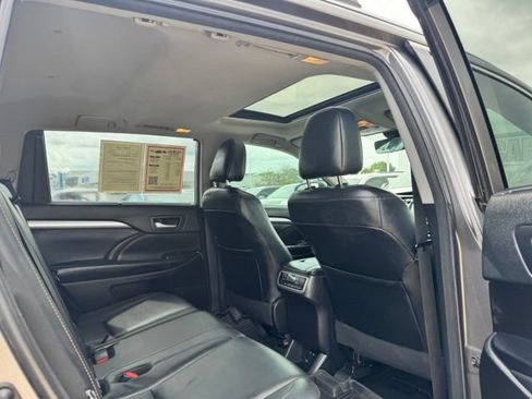 Used 2018 Toyota Highlander XLE w/ Protection Package #3 AWD/4WD image 18