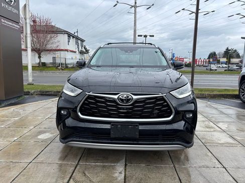 Used 2022 Toyota Highlander Platinum image 3