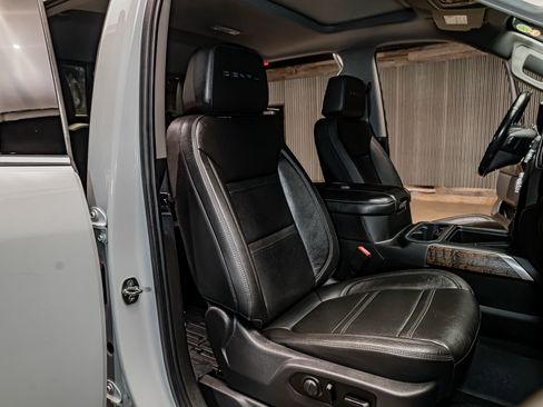 Used 2020 GMC Sierra 3500 Denali w/ Denali Ultimate Package AWD/4WD image 29