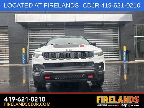Used 2023 Jeep Compass Trailhawk w/ Trailhawk Elite Group AWD/4WD image 2