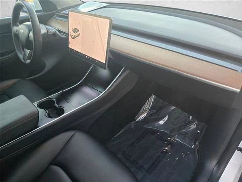 Used 2020 Tesla Model Y Long Range image 16