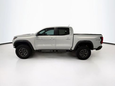 Used 2025 Chevrolet Colorado ZR2 w/ Technology Package AWD/4WD image 4