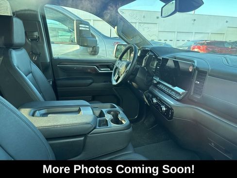 Used 2025 GMC Sierra 1500 SLT image 2