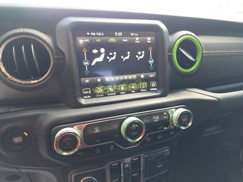 Used 2022 Jeep Gladiator Overland AWD/4WD image 18