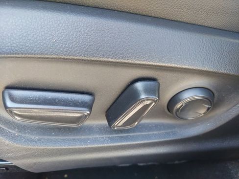 Used 2024 Toyota Corolla Cross XLE image 10