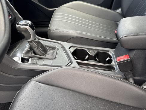 Certified 2023 Volkswagen Tiguan SE R-Line FWD image 24