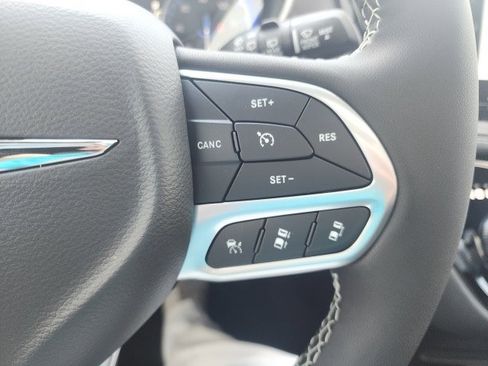 New 2026 Chrysler Pacifica Select image 10