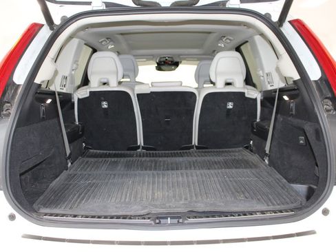 Used 2020 Volvo XC90 T6 Momentum image 13