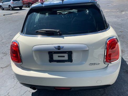 Used 2015 MINI Cooper 4-Door Hardtop image 4