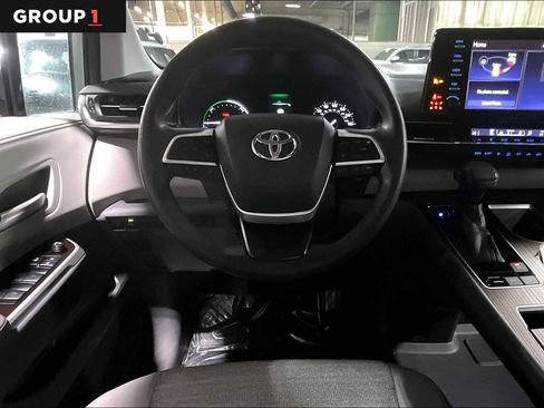 Certified 2021 Toyota Sienna LE image 6