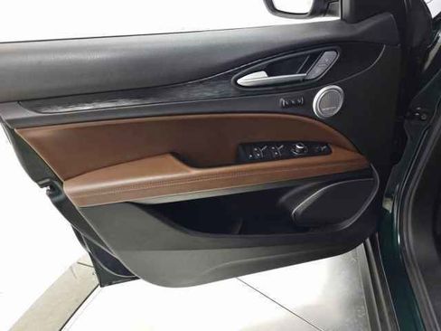Used 2019 Alfa Romeo Stelvio AWD image 15