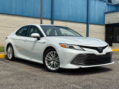 Used 2018 Toyota Camry XLE w/ Audio Package FWD image 3