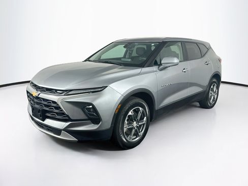 Used 2025 Chevrolet Blazer LT FWD image 3