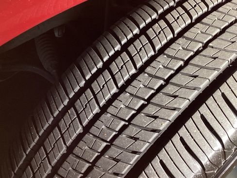 Used 2023 Toyota Venza LE image 6