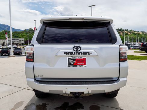 Used 2016 Toyota 4Runner SR5 AWD/4WD image 7