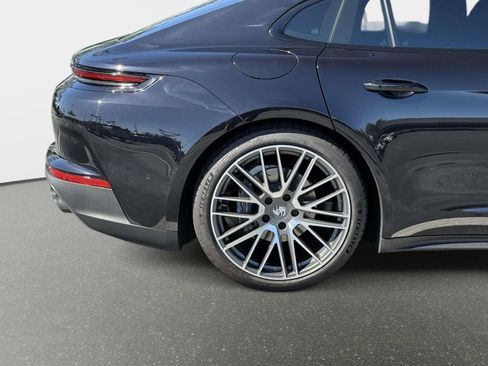 Used 2024 Porsche Panamera image 18