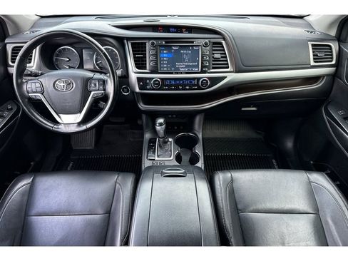 Used 2017 Toyota Highlander XLE image 15