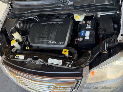 Used 2013 Chrysler Town & Country Limited w/ Luxury Group FWD image 82