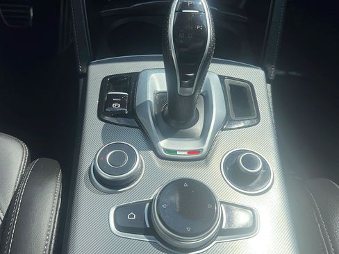 Used 2022 Alfa Romeo Stelvio Veloce AWD/4WD image 15