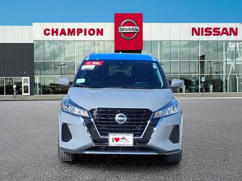 Used 2024 Nissan Kicks SV image 2